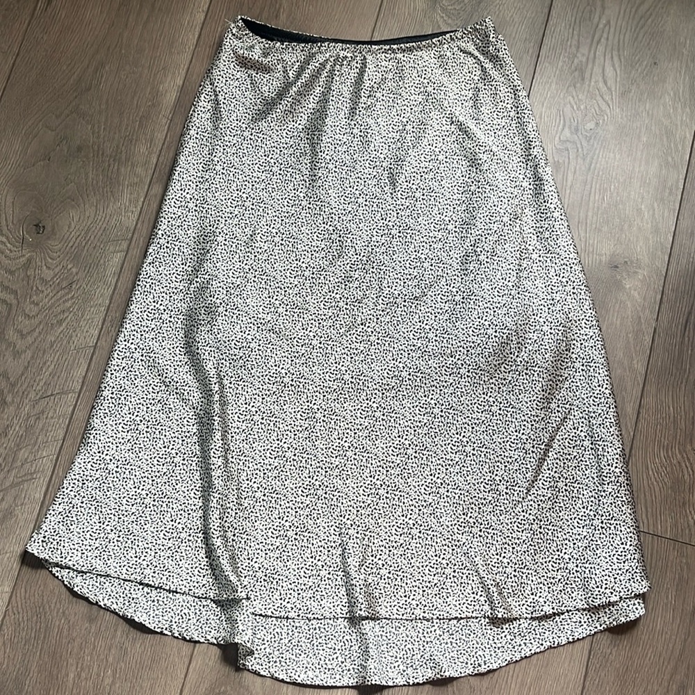 Sienna Sky Satin Skirt | Size: Small